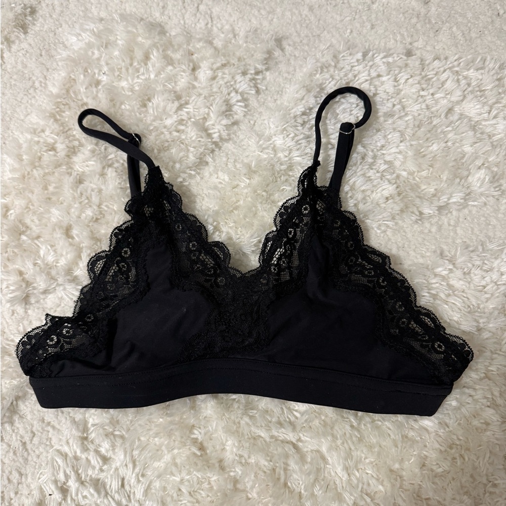 Elegant Black Lace Bralette never worn size xs